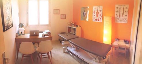 Salle de soins de l’Espace Qing Long, aux murs jaunes